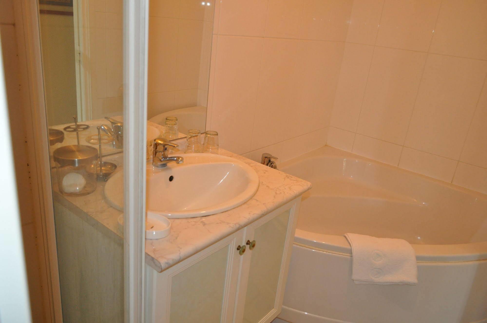 Le Chateau Des Ormes Bed & Breakfast Lambersart Luaran gambar
